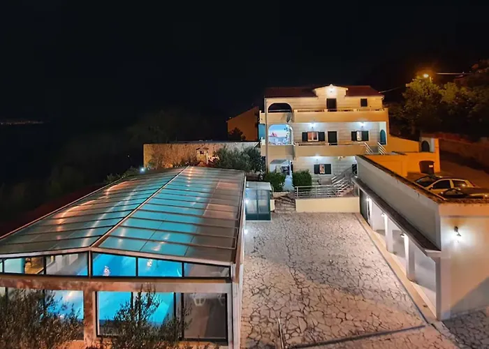 Casa With Indoor Pool Villa