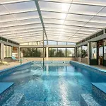 Casa With Indoor Pool Βίλα *