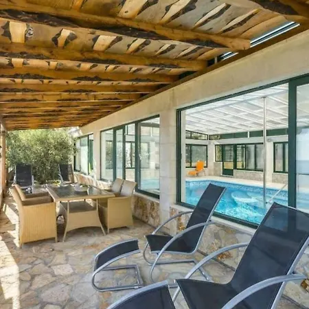 Casa With Indoor Pool Krilo