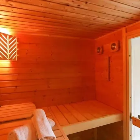 Casa With Indoor Heated Pool فيلة