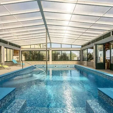 Casa With Indoor Pool Villa *