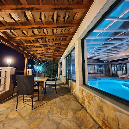 Villa Casa With Indoor Pool *