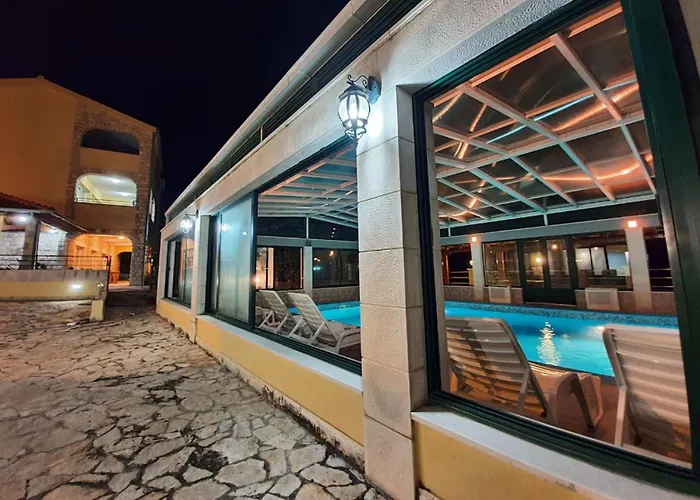 Villa Casa With Indoor Pool *